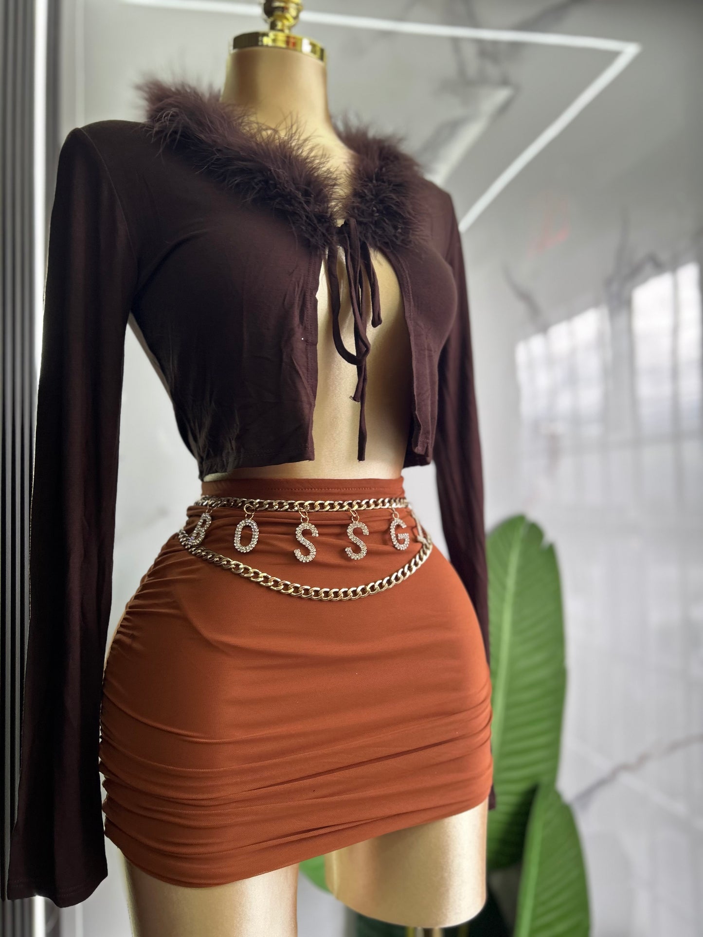 Brown top manga larga